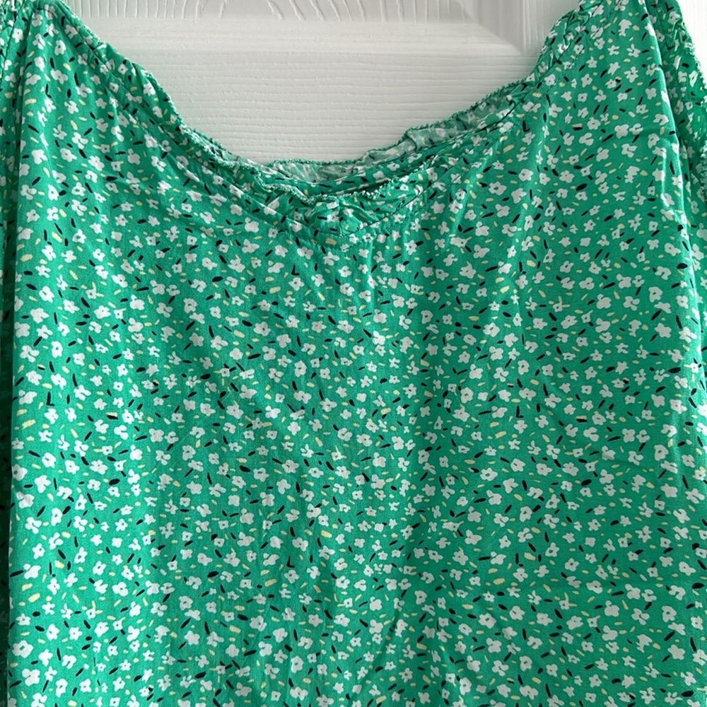 Green floral tank top,adjustable straps, old navy size xl, green black yellow - Picture 2 of 6